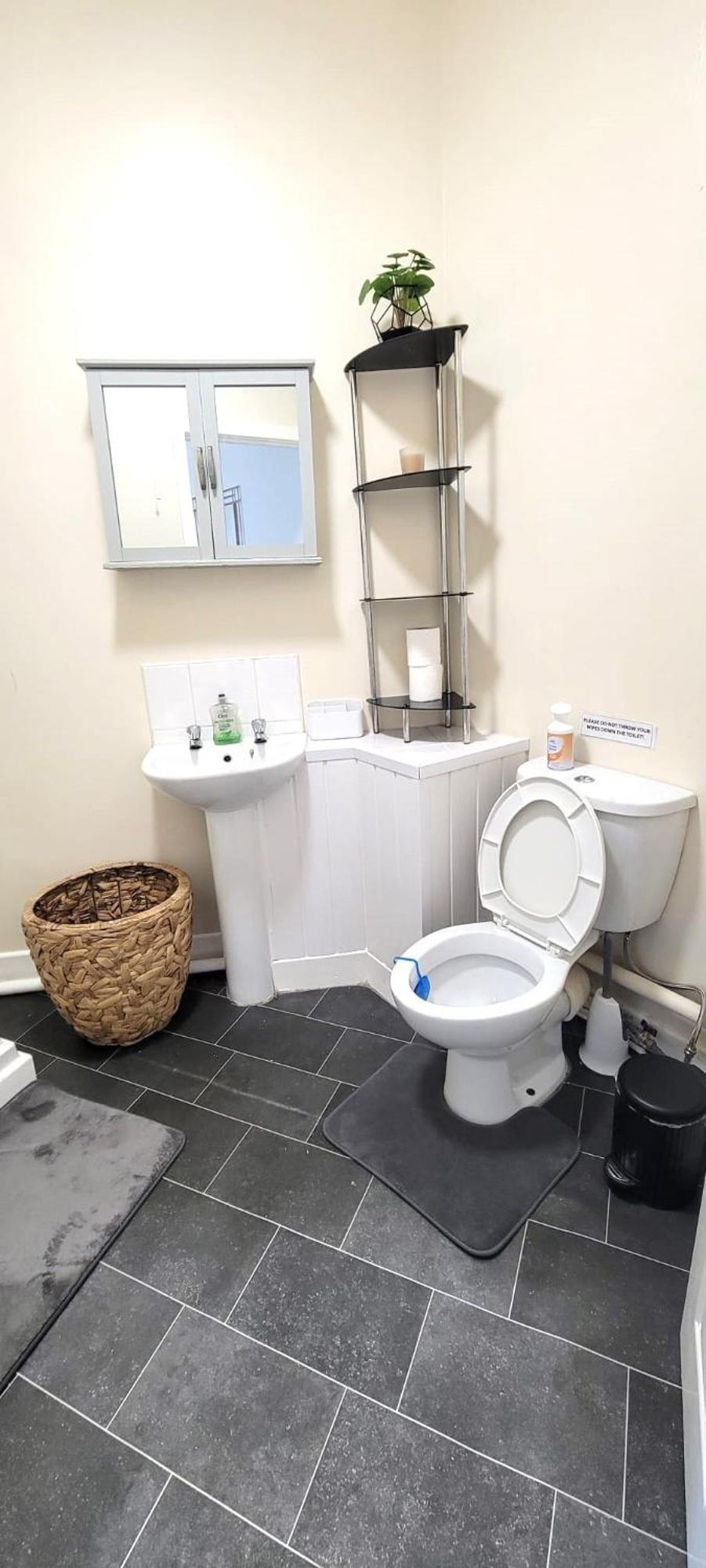 Cosy One-bedroom Flat With Free Private Parking! Appartement