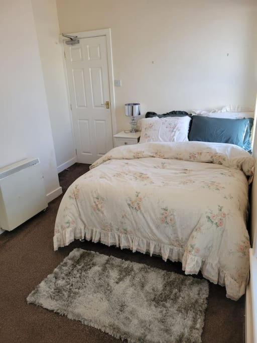 Апартаменты Cozy One-bedroom Flat ! *
