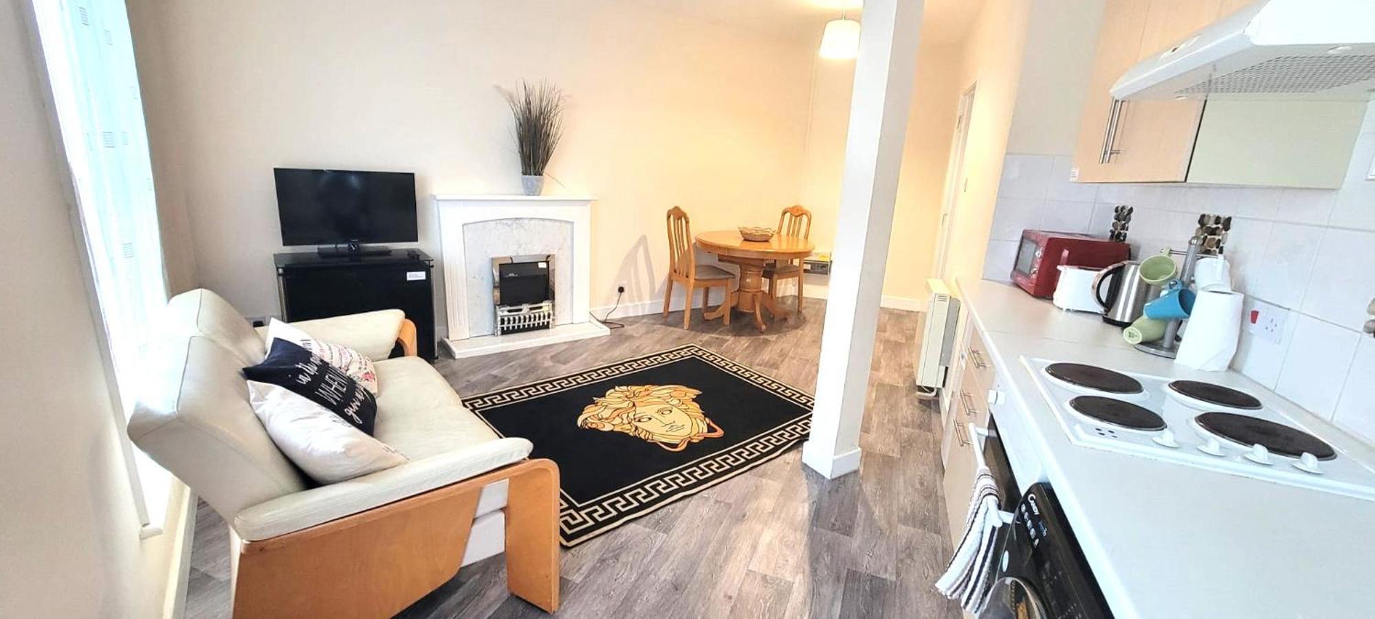 Апартаменты Cozy One-bedroom Flat ! *
